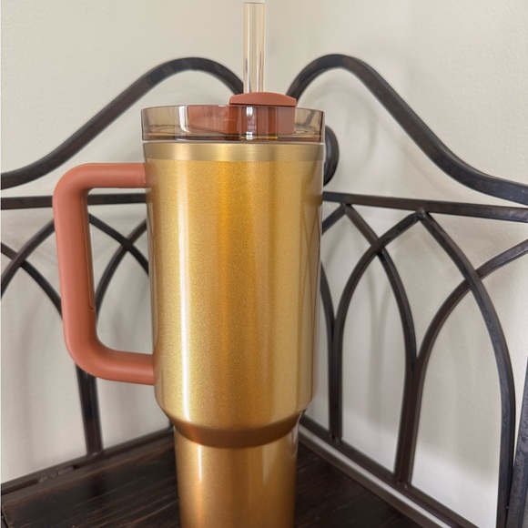 Stanley Quencher H2.0 Tumbler 40oz Sparkle Copper Tinsel  Stanley Quencher H2.0 Tumbler in Copper Tinsel NIB